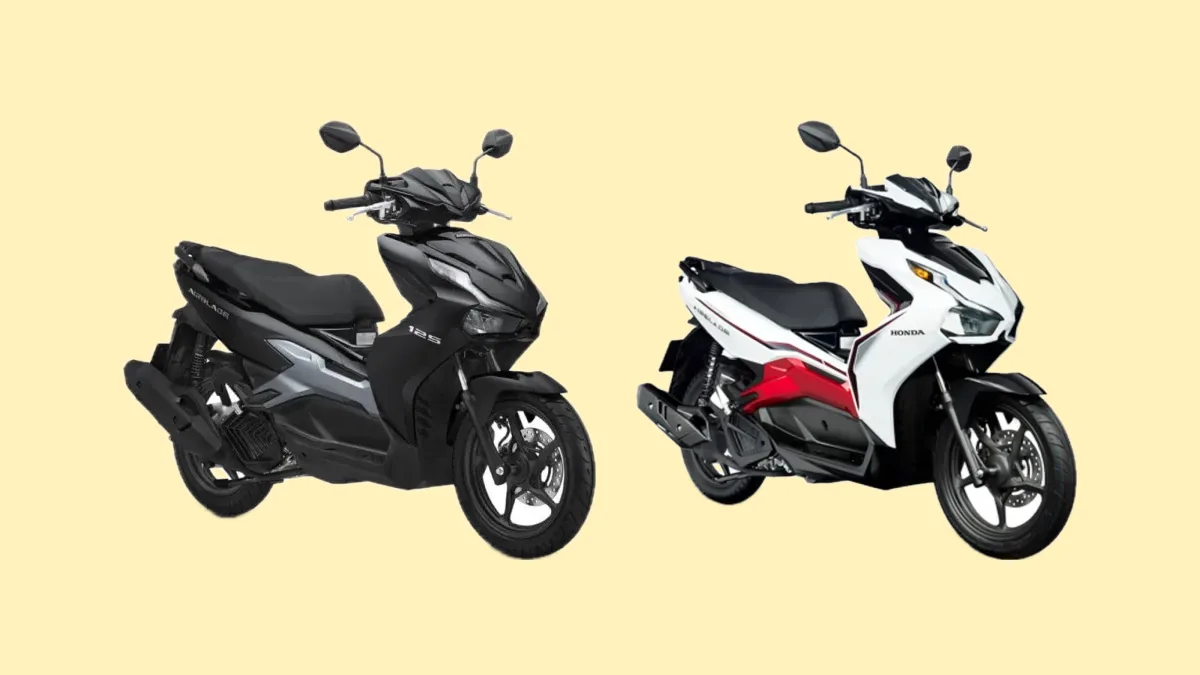 Hai chiếc Honda Air Blade 125, bản khóa cơ màu đen và bản Smartkey màu trắng đỏ